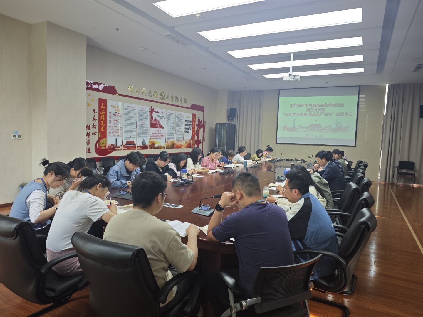 5-1人事科（党建监察室）——市食药检院组织开展“深化学习教育 推进从严治党”主题党日活动（5.6）.jpg
