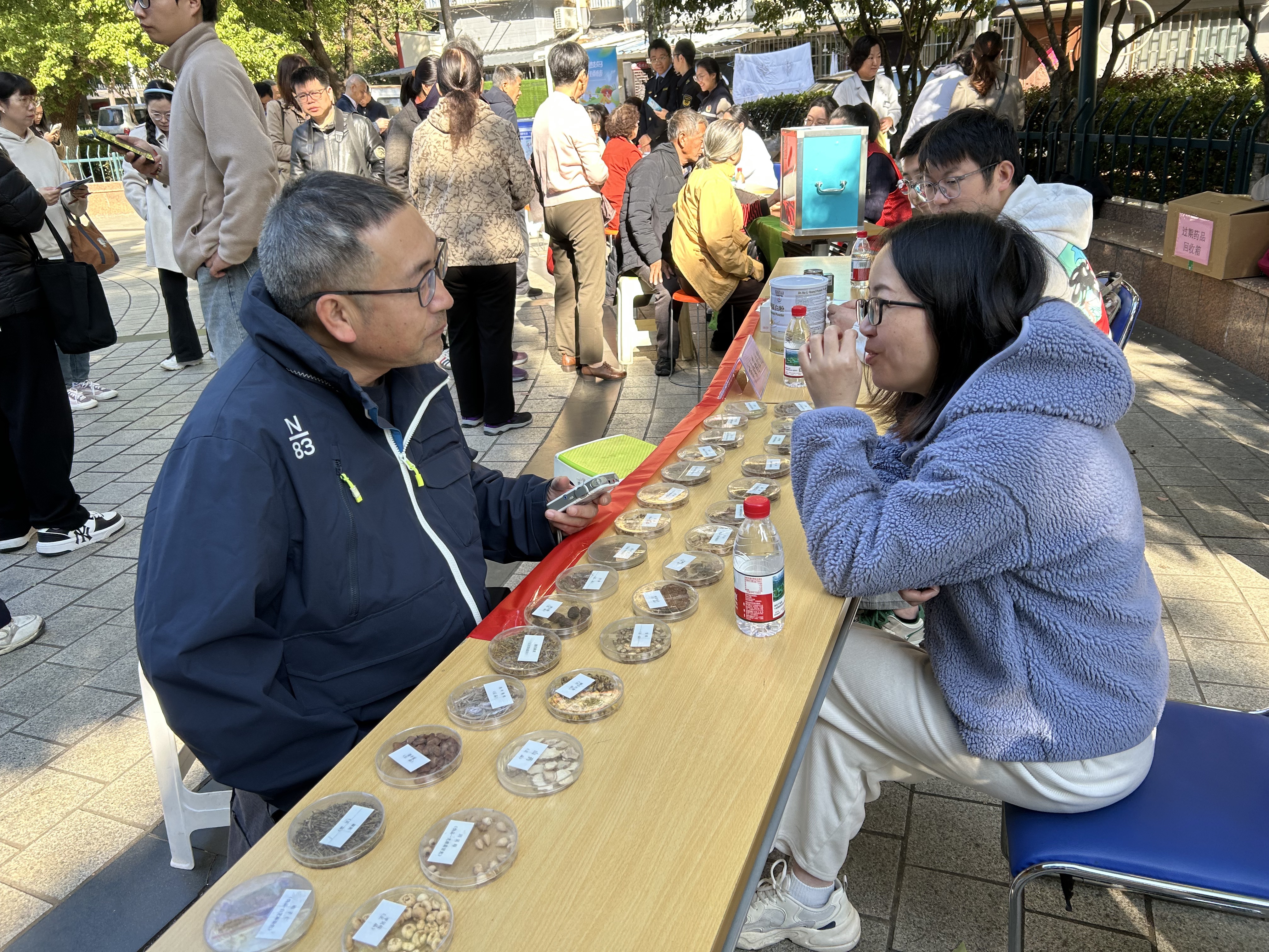 10-13办公室——市食药检院参加“精准助老”药事服务药品科普社区行活动（10.31）.jpg