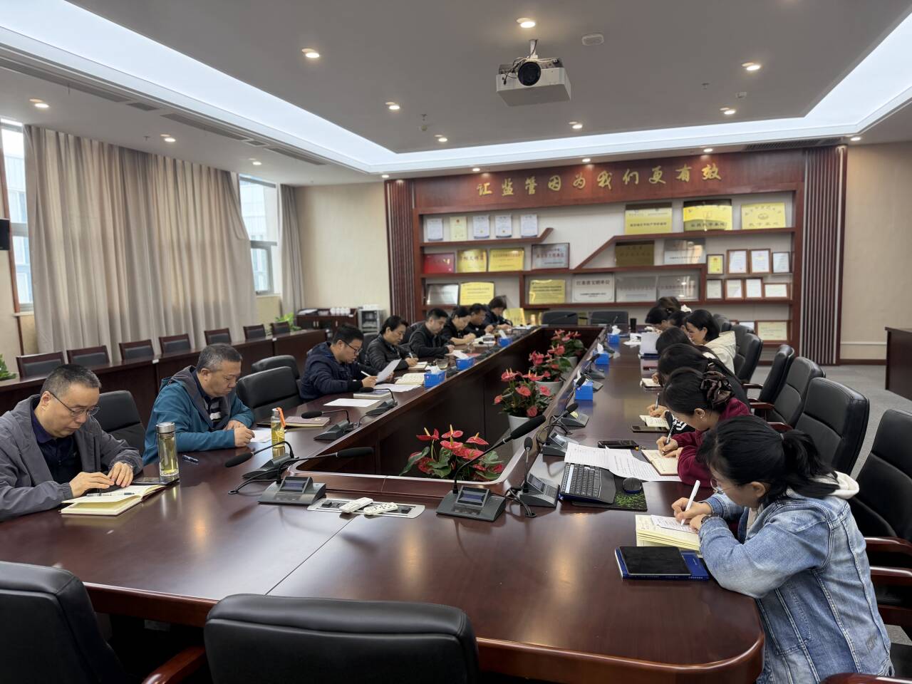11-2人事科（党建监察室)——市食药检院开展“坚持新发展理念 推动高质量发展”主题党日活动（11.6）.jpg